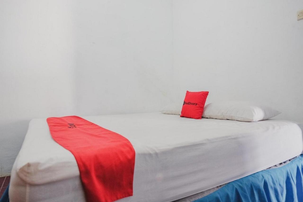 Reddoorz Near Pantai Florida Anyer Hotel Serang Exterior photo